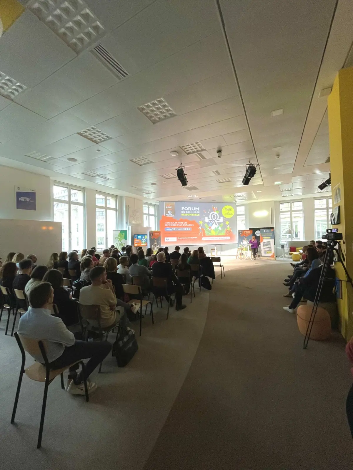Échanges entre participants lors d’un Forum du Collectif